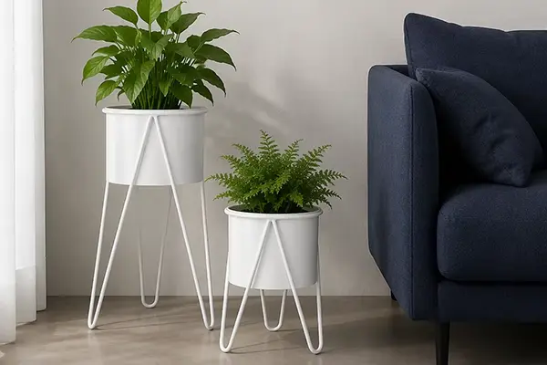 Why Is the Cylinder Iron Outdoor Flower Stand Gaining Attention for Single-Pot Displays in Homes and Retail Settings?